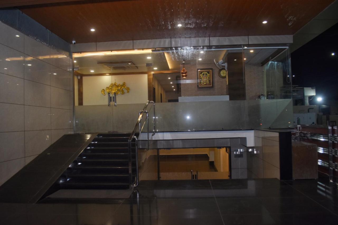 Hotel Centrum โกตา ภายนอก รูปภาพ